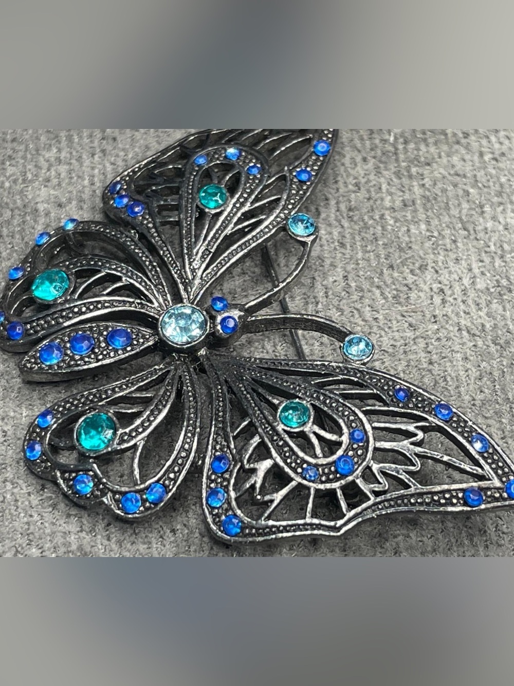 Beautifully Crafted Blue & Teal Crystal Butterfly Brooch - Picture 7 of 7